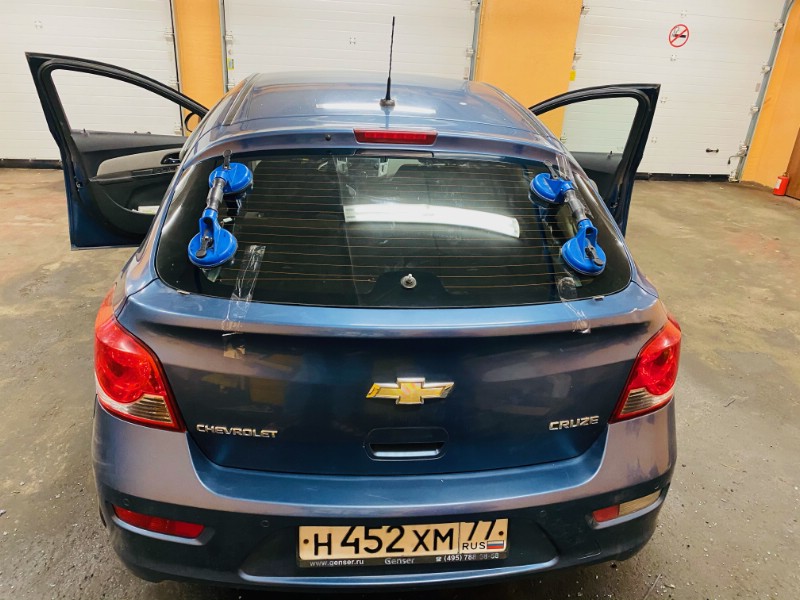 Замена лобовое ветрового стекла Chevrolet Cruze