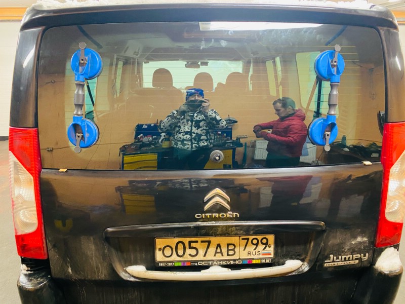 Замена заднего ветрового стекла Citroen Jumpy
