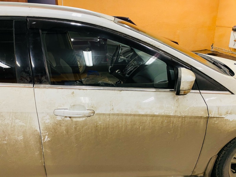 Замена опускного стекла Ford Focus III