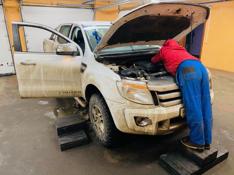 Замена лобового ветрового стекла Ford Ranger