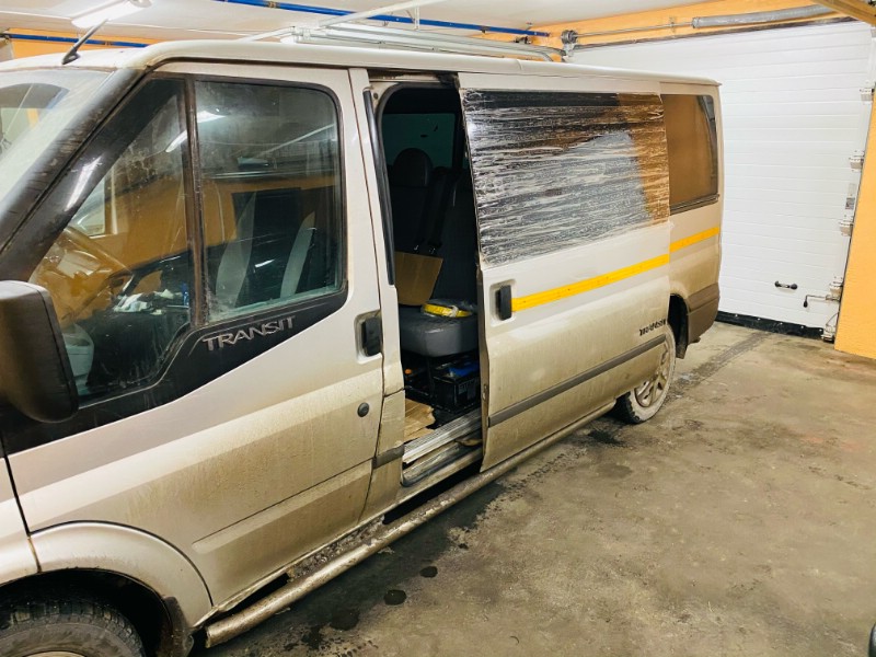 Замена заднего стекла Ford Transit