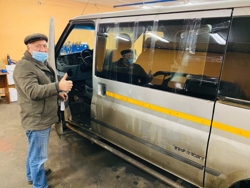 Замена заднего стекла Ford Transit
