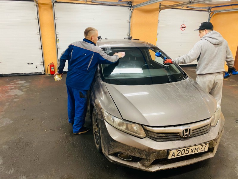 Замена лобового стекла Honda Civic