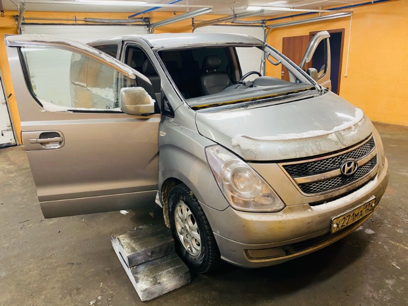 Замена лобового стекла Hyundai Grand Starex
