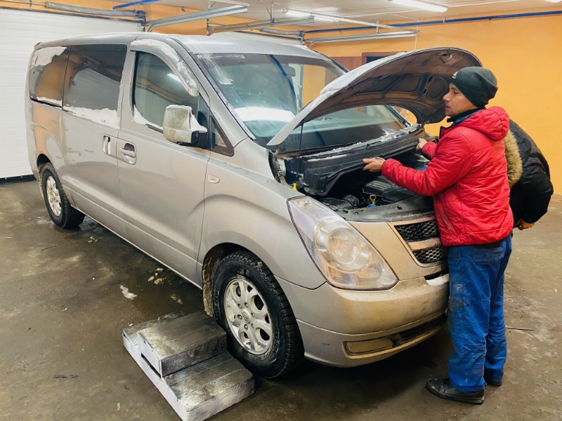 Замена лобового стекла Hyundai Grand Starex