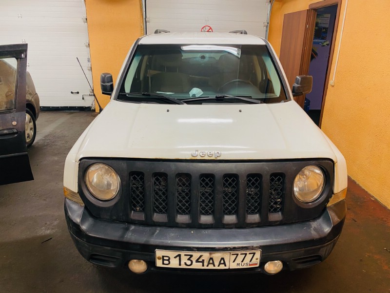 Замена лобового ветрового стекла Jeep Liberty (Patriot)