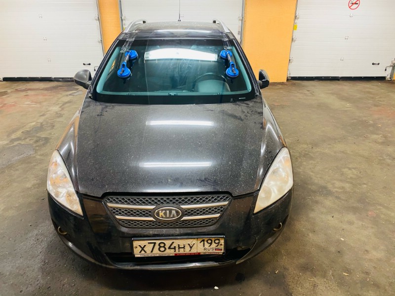 Замена лобового ветрового стекла Kia Ceed
