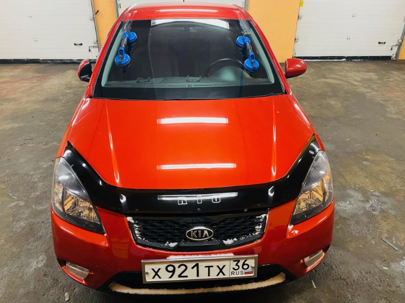 Замена лобового ветрового стекла Kia Rio II