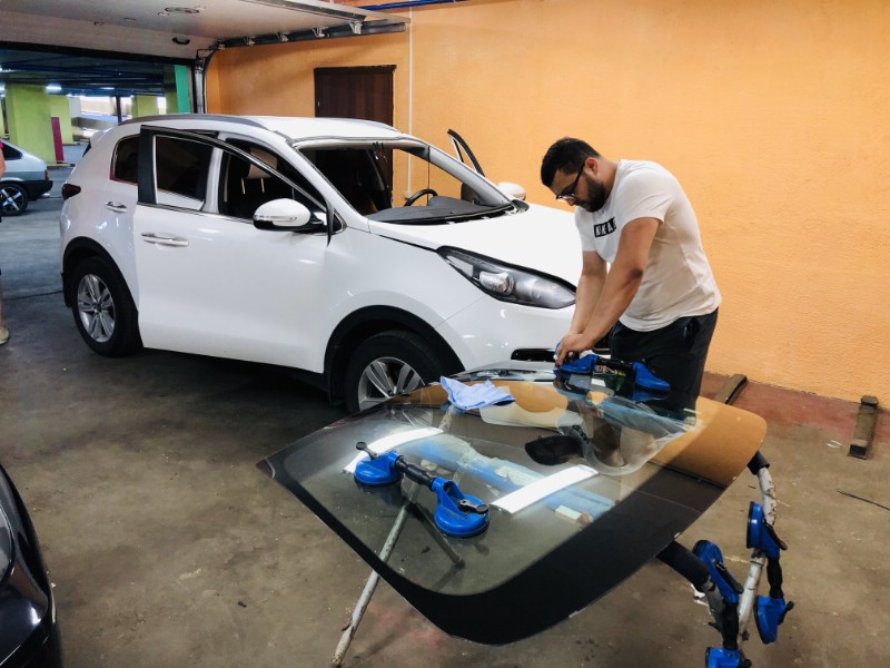 Замена заднего стекла Kia Sportage
