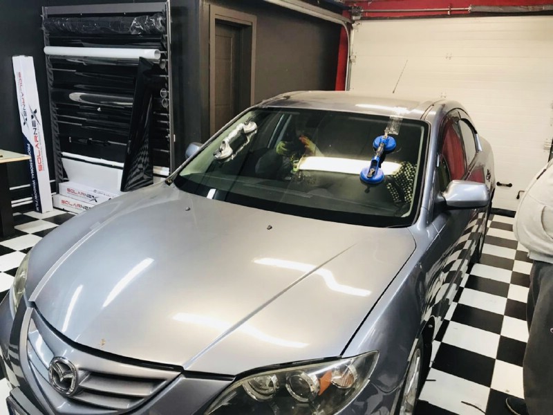 Замена лобового ветрового стекла Mazda 3BK