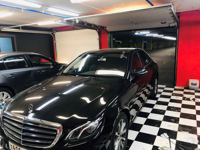 Замена лобового ветрового стекла Mercedes Benz 213