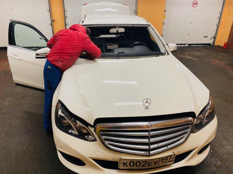 Замена лобового стекла Mercedes-Benz E-Класс W212