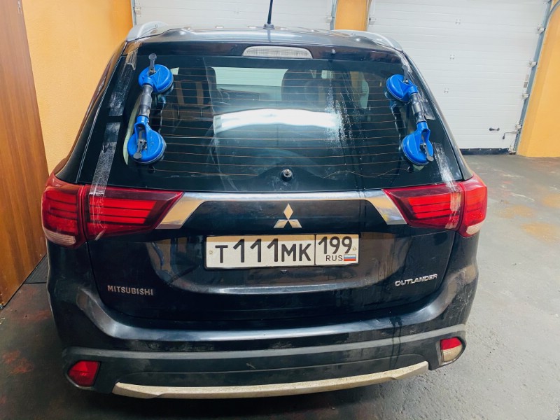 Замена заднего ветрового стекла Mitsubishi Outlander III