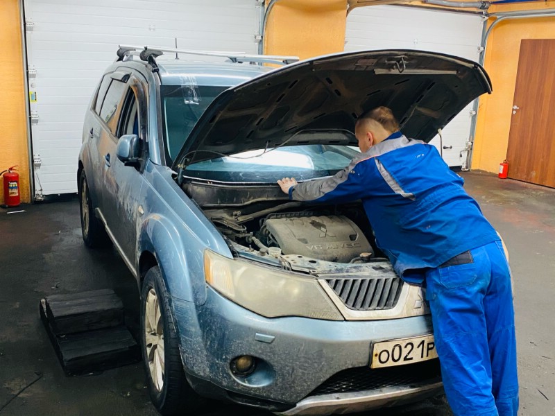 Замена заднего ветрового стекла Mitsubishi Outlander XL