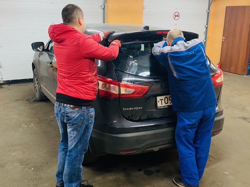 Замена заднего ветрового стекла Nissan Qashqai 2
