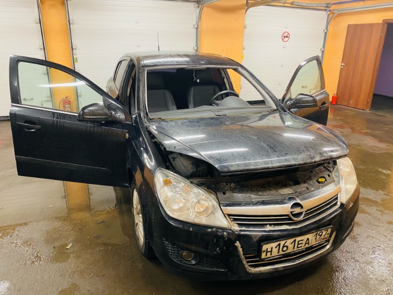 Замена лобового ветрового стекла Opel Astra H