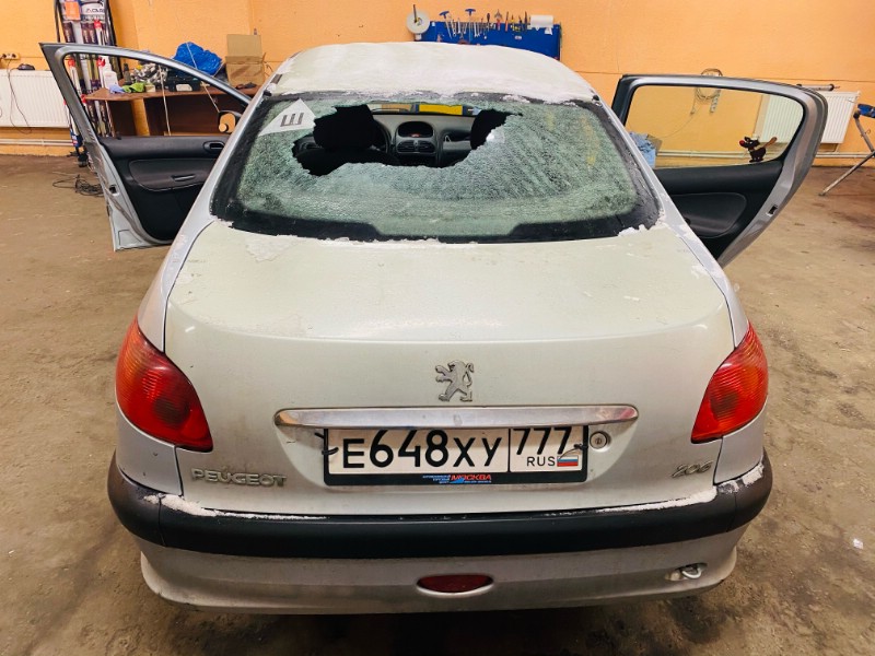 Замена заднего ветрового стекла Peugeot 206