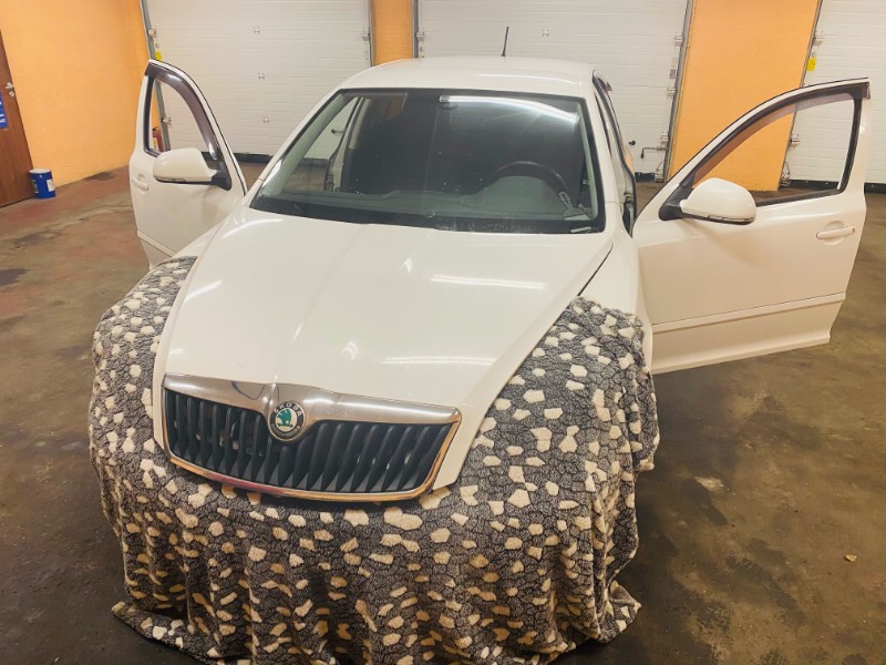 Замена лобового стекла Skoda Octavia A5