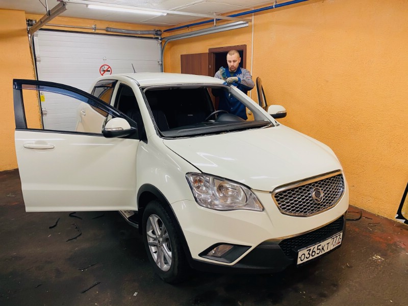 Замена лобового стекла SsangYong Actyon II