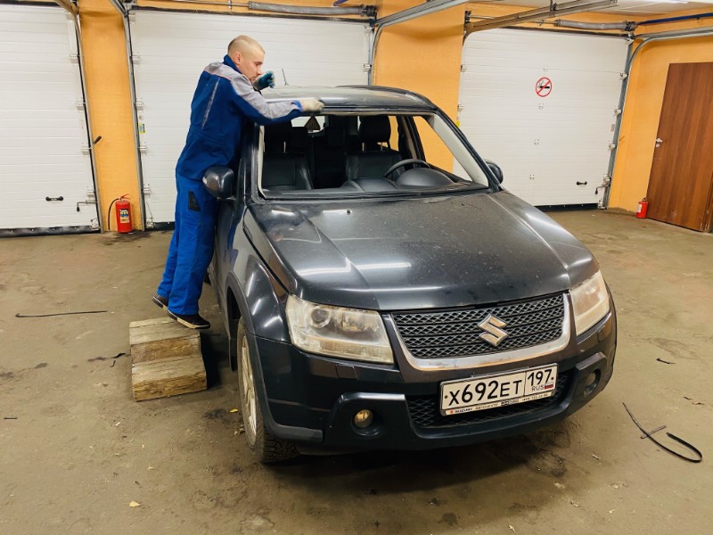 Замена лобового стекла Suzuki Grand Vitara III