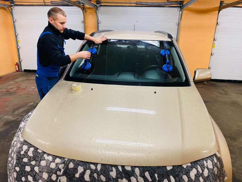 Замена лобового ветрового стекла Suzuki Grand Vitara
