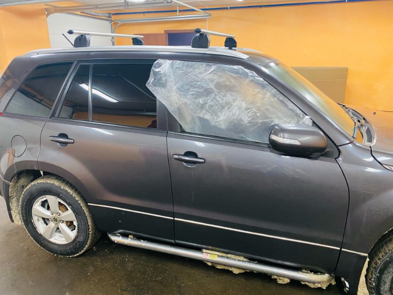Замена бокового стекла Suzuki Grand Vitara