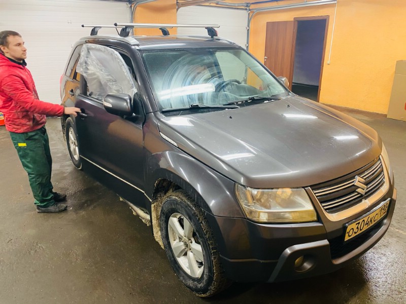 Замена бокового стекла Suzuki Grand Vitara