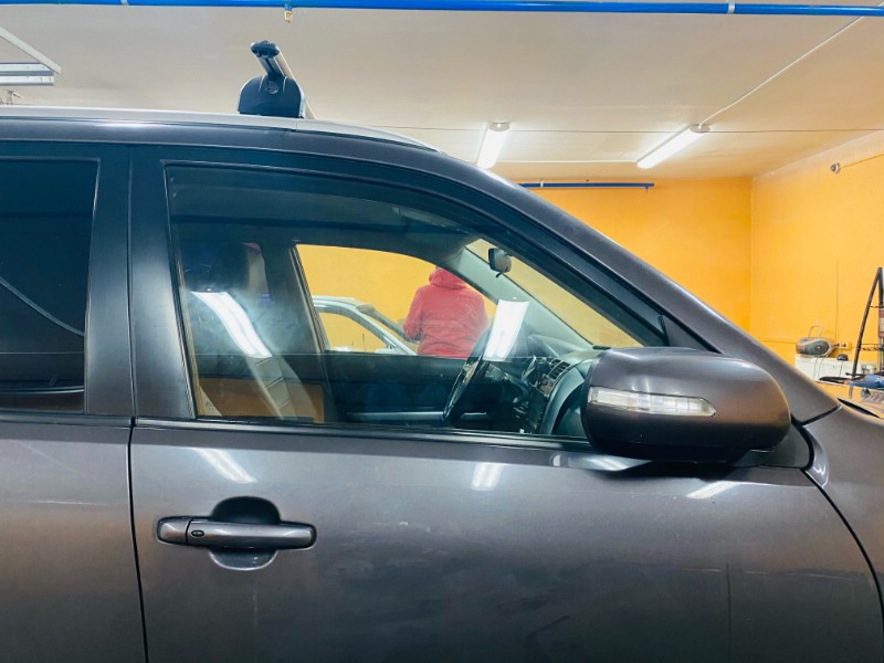 Замена бокового стекла Suzuki Grand Vitara