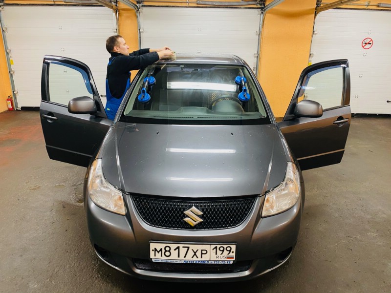 Замена лобового ветрового стекла Suzuki SX4