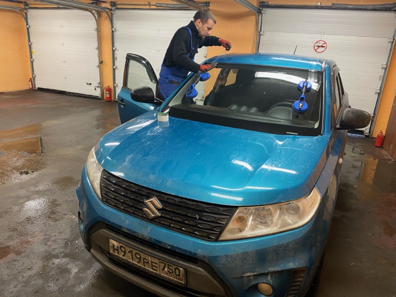 Замена лобового ветрового стекла Suzuki Vitara II