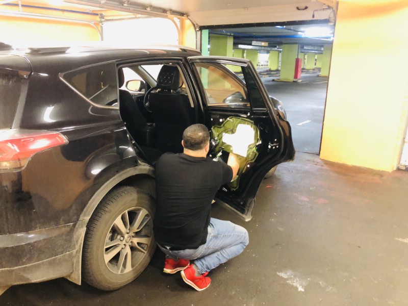 Замена бокового стекла Toyota RAV4