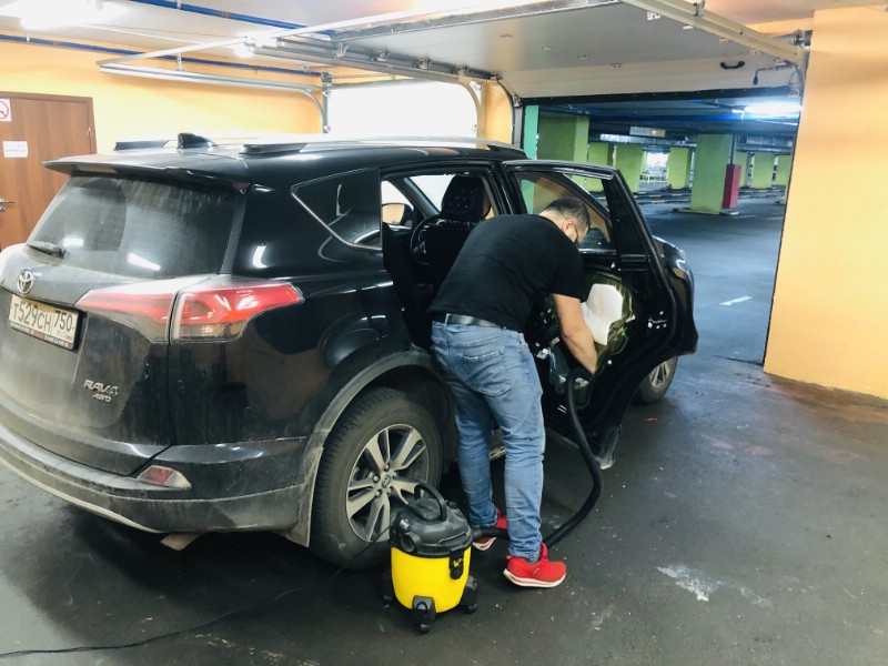 Замена бокового стекла Toyota RAV4