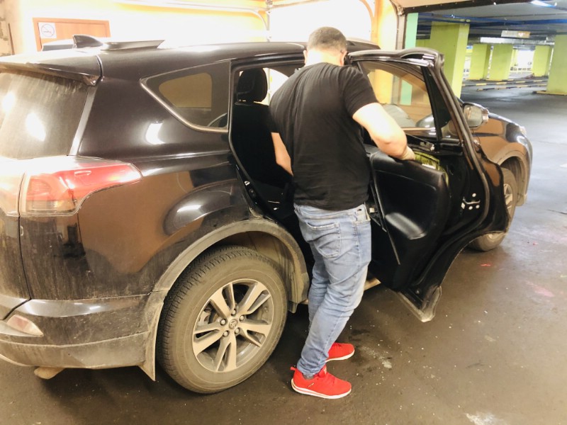 Замена бокового стекла Toyota RAV4