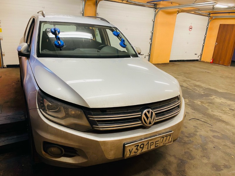 Замена лобового ветрового стекла Volkswagen Tiguan