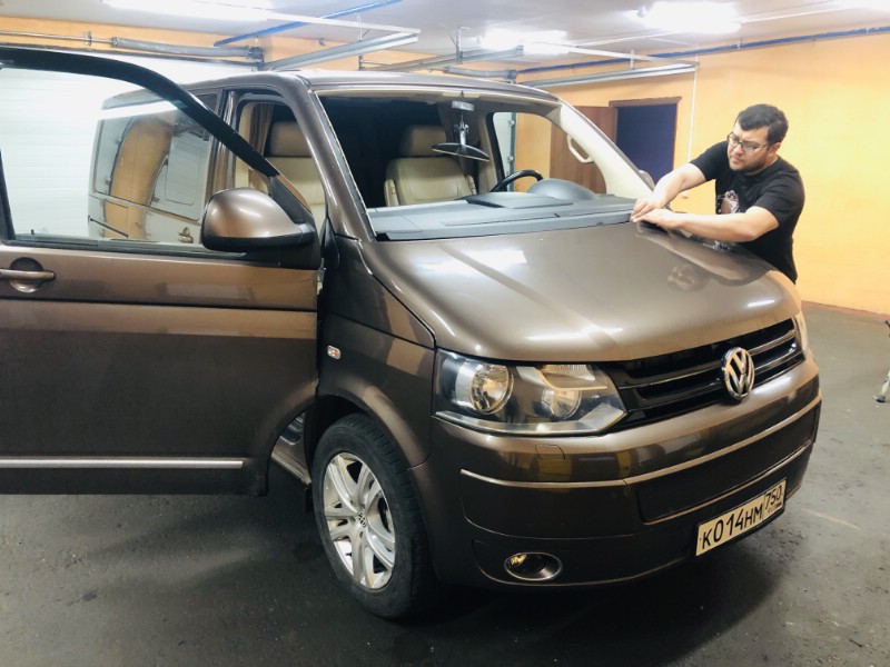 Замена лобового ветрового стекла Volkswagen Transporter