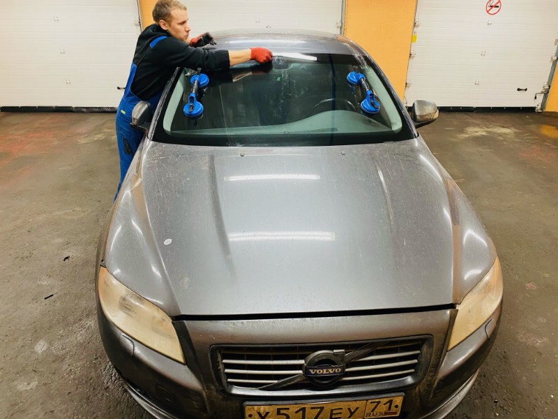 Замена лобового ветрового стекла Volvo S80