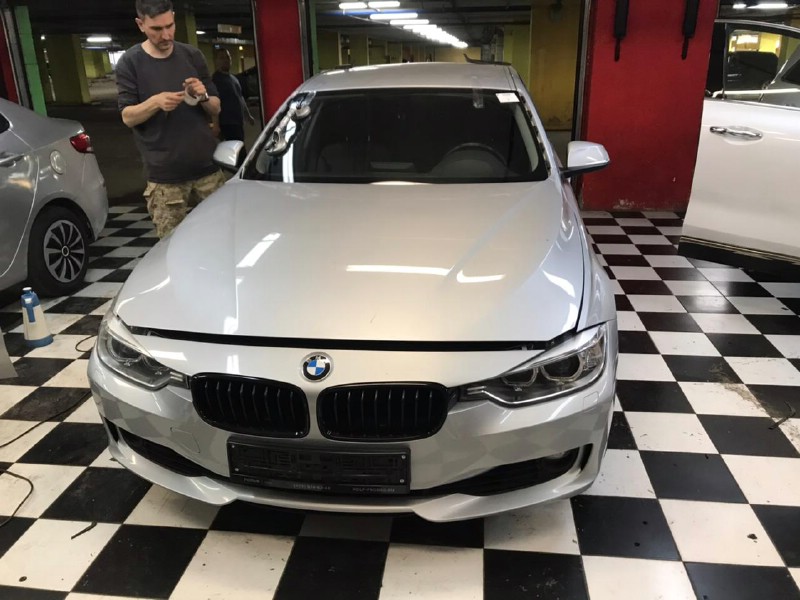 Замена лобового стекла BMW F30