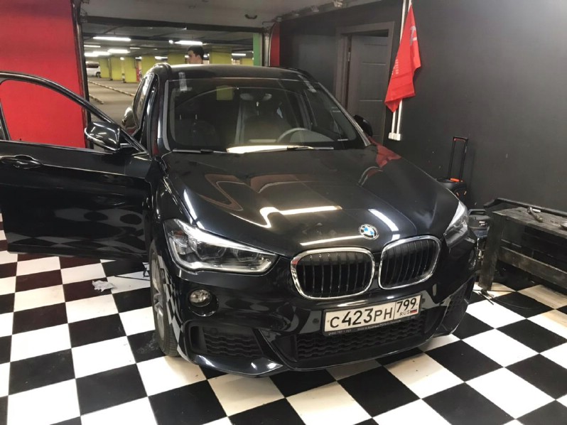 Замена лобового стекла BMW X1