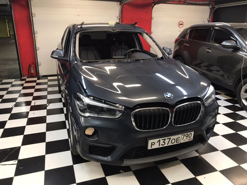 Замена лобового стекла BMW X1