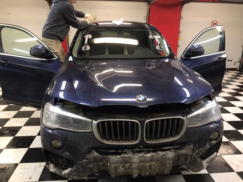 Замена лобового стекла BMW X3 F25