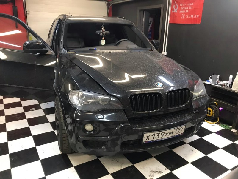 Замена лобового стекла BMW X5 e70