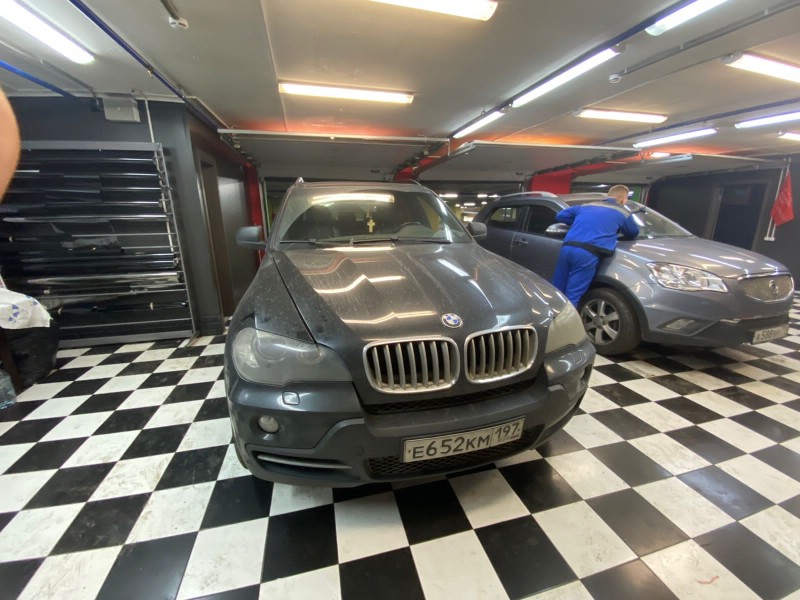 Замена лобового стекла BMW X5