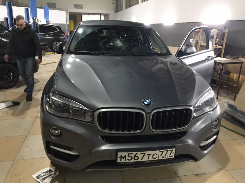 Замена заднего стекла BMW X6