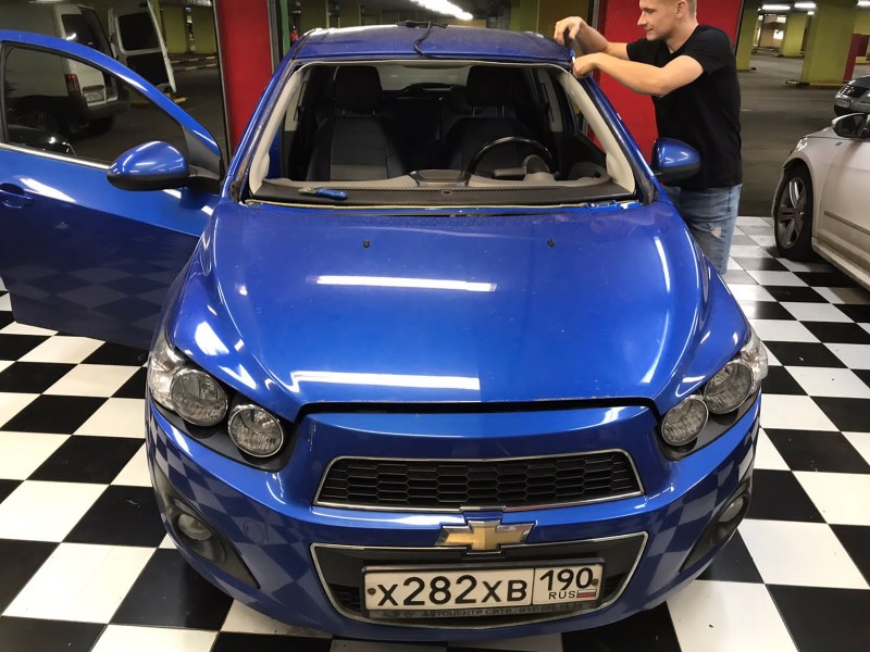 Замена лобового стекла Chevrolet Aveo