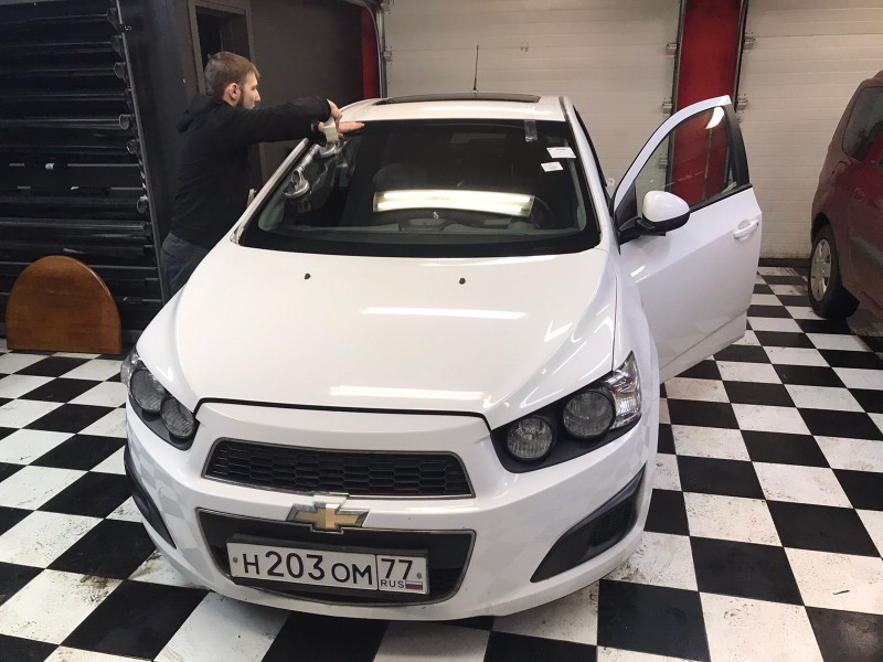 Замена лобового стекла Chevrolet Aveo