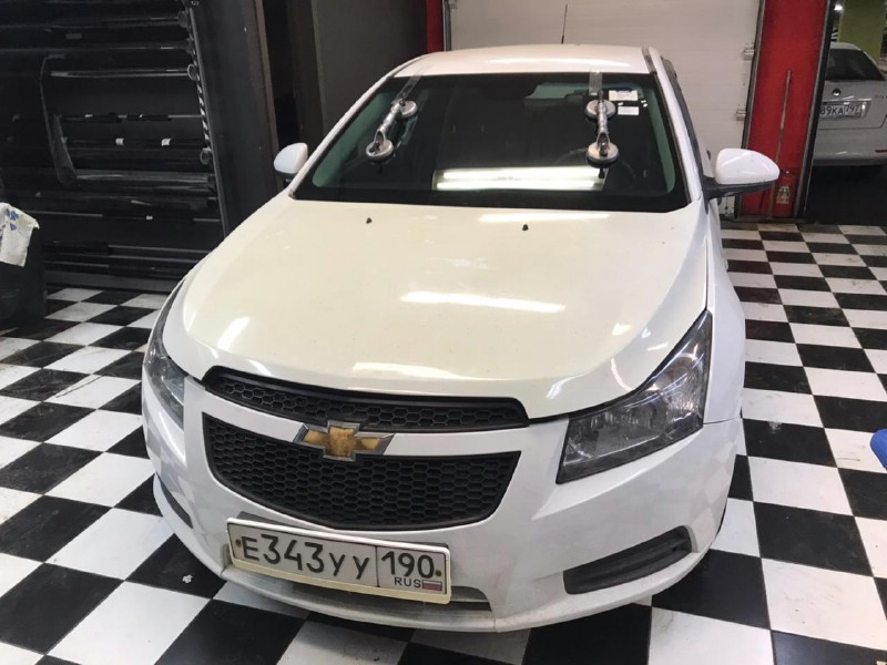 Замена лобового стекла Chevrolet Cruze