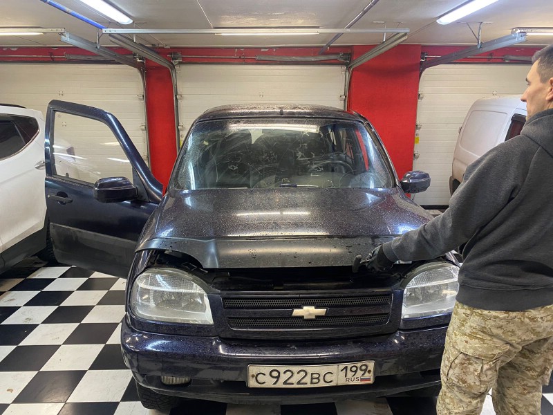 Замена лобового стекла Chevrolet niva