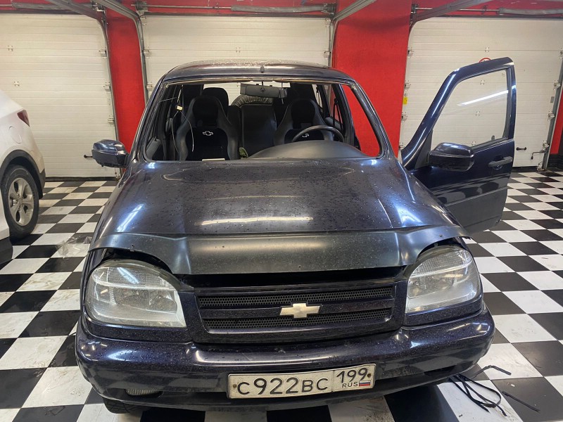 Замена лобового стекла Chevrolet niva
