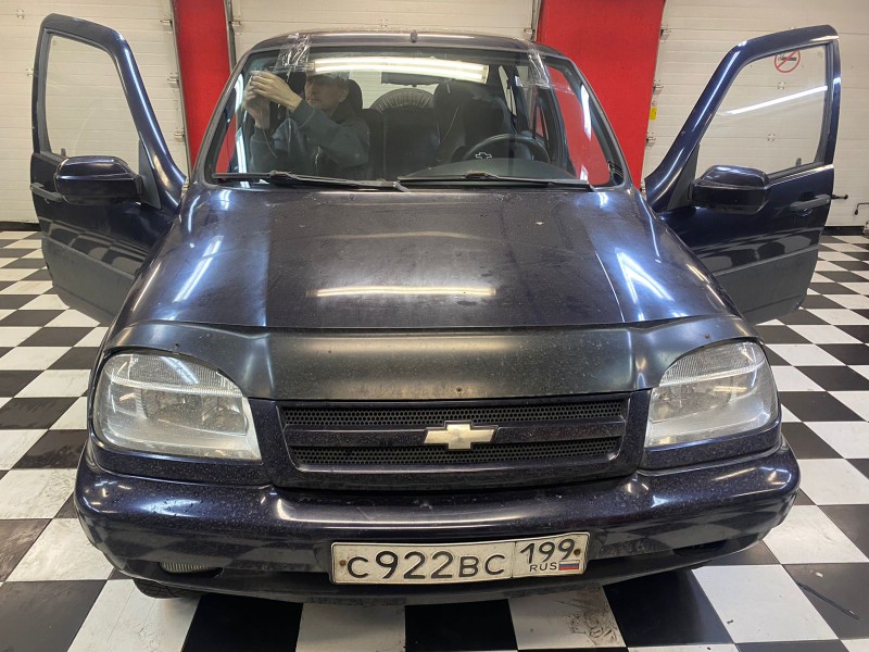 Замена лобового стекла Chevrolet niva