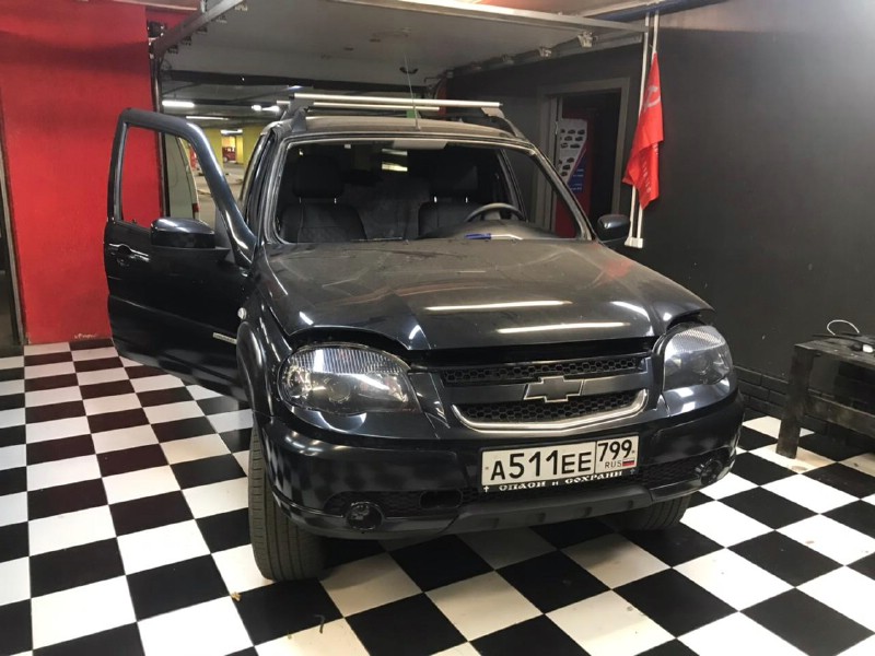 Замена лобового стекла Chevrolet Niva